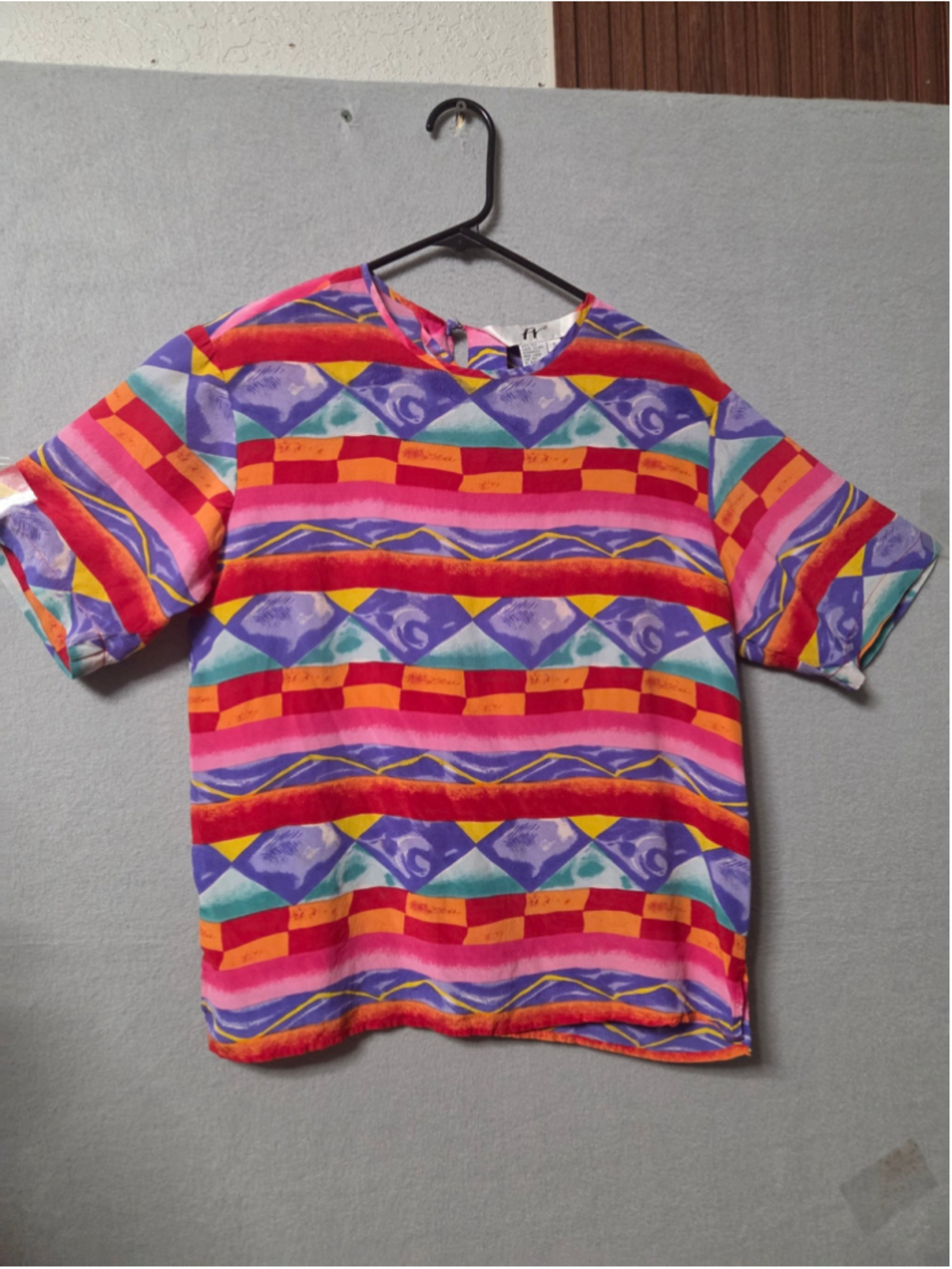 Women's FY2 Silk Short Sleeve Tee Size S Pink Purple Geometric Print